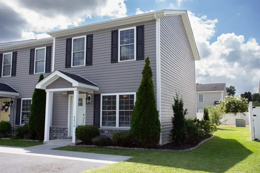 205 15th St, Grottoes, VA 24441 - #2