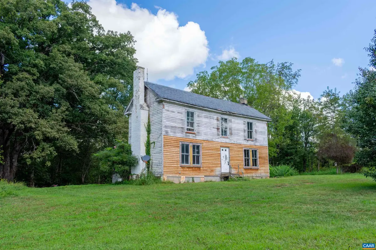 155 Roachs Ln, Dillwyn, VA 23936 - #1