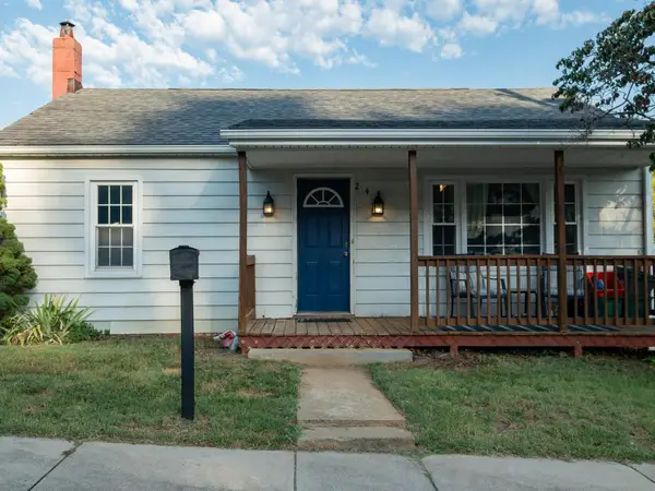 204 Lake Ave, Staunton, VA 24401