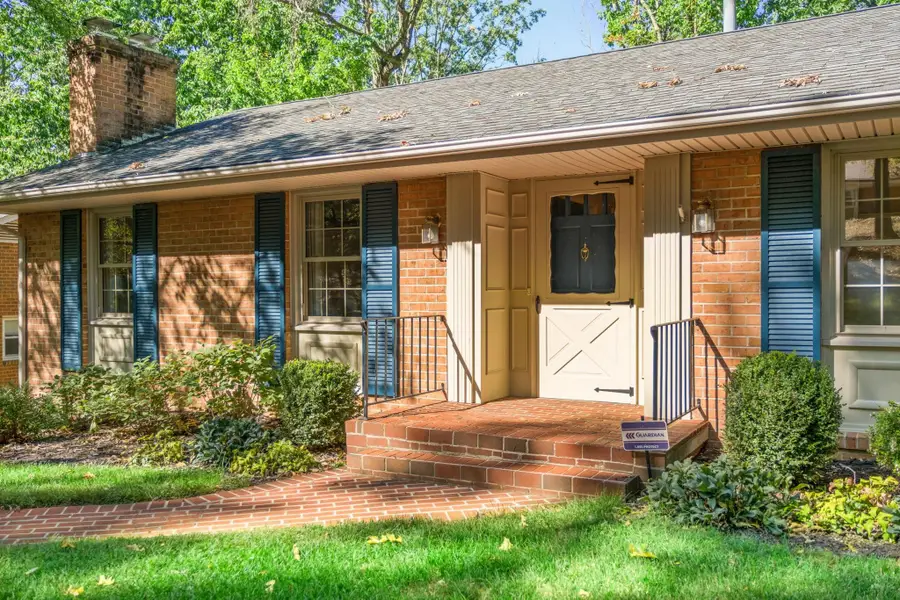 1209 Pinehurst Rd, Staunton, VA 24401 - #3