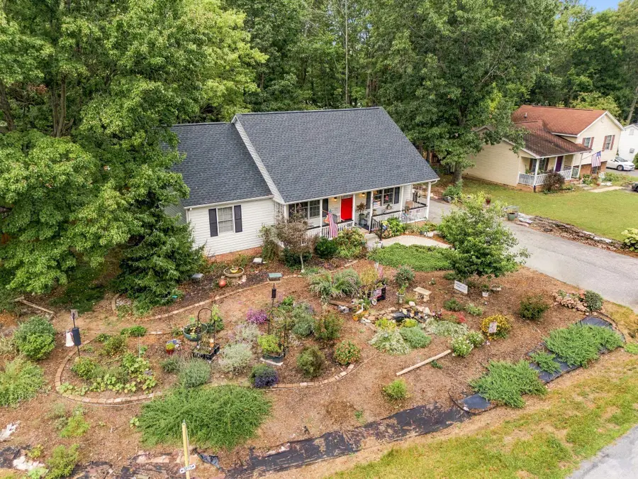 108 Canton Ln, Stuarts Draft, VA 24477 - #3
