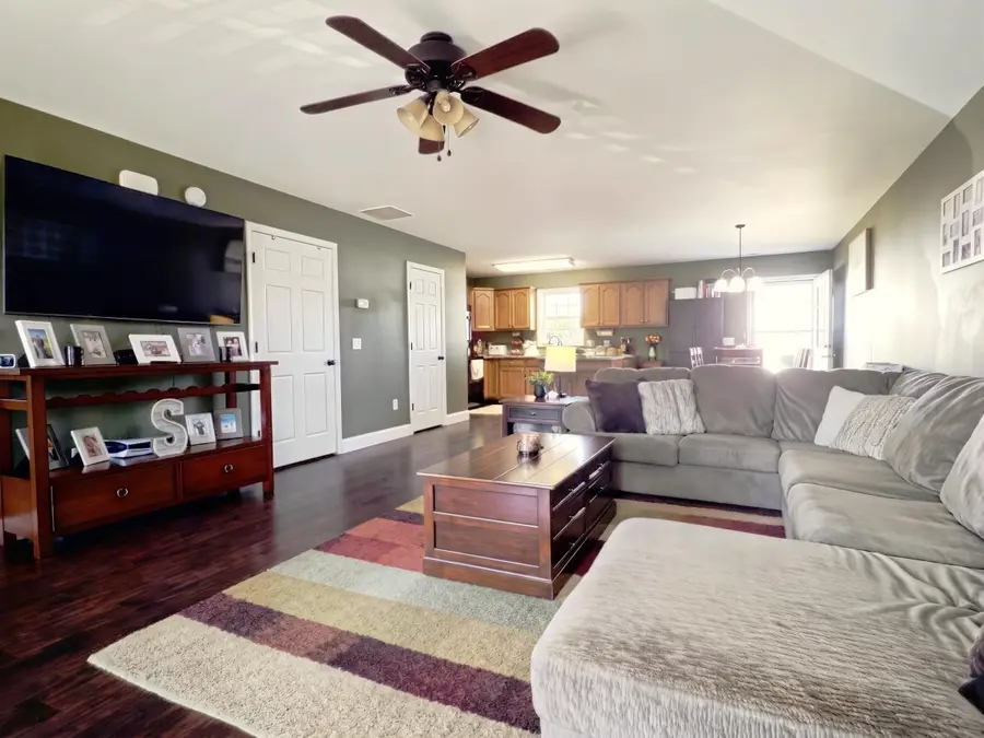 803 Carson Cir, Grottoes, VA 24441 - #3