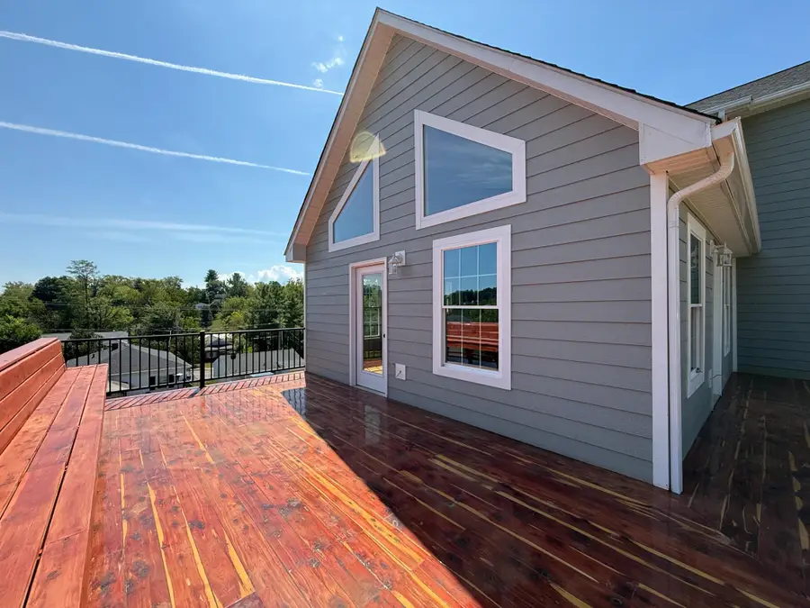 2400 Cole Ave, Staunton, VA 24401 - #2
