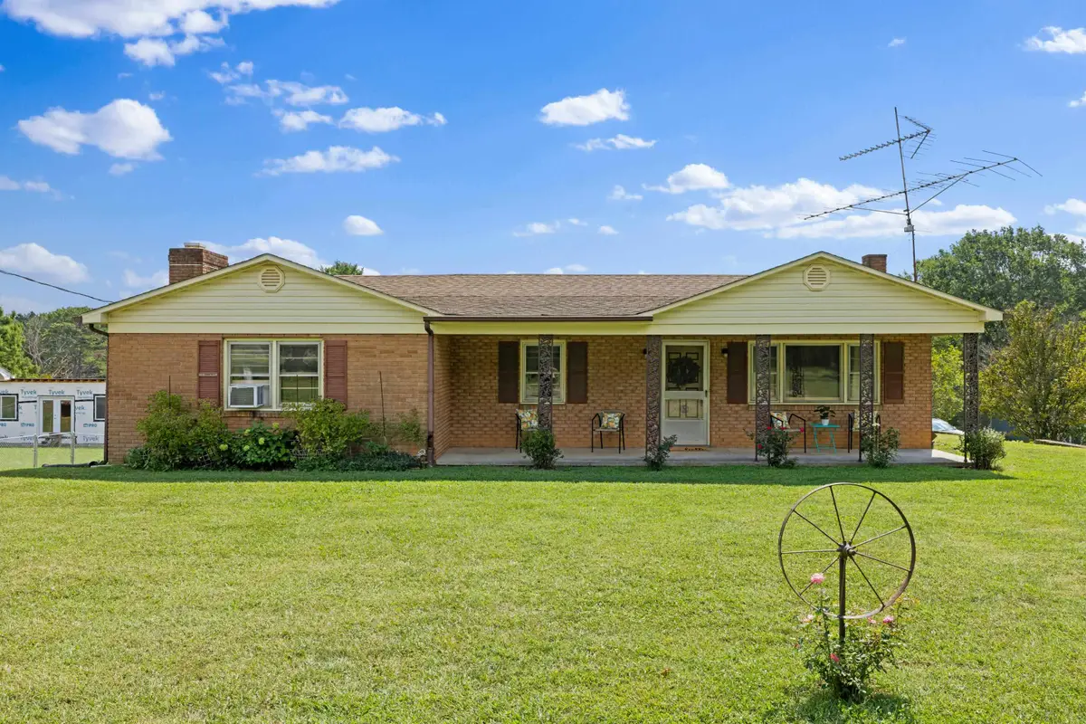 1096 Cold Springs Rd, Stuarts Draft, VA 24477 - #1