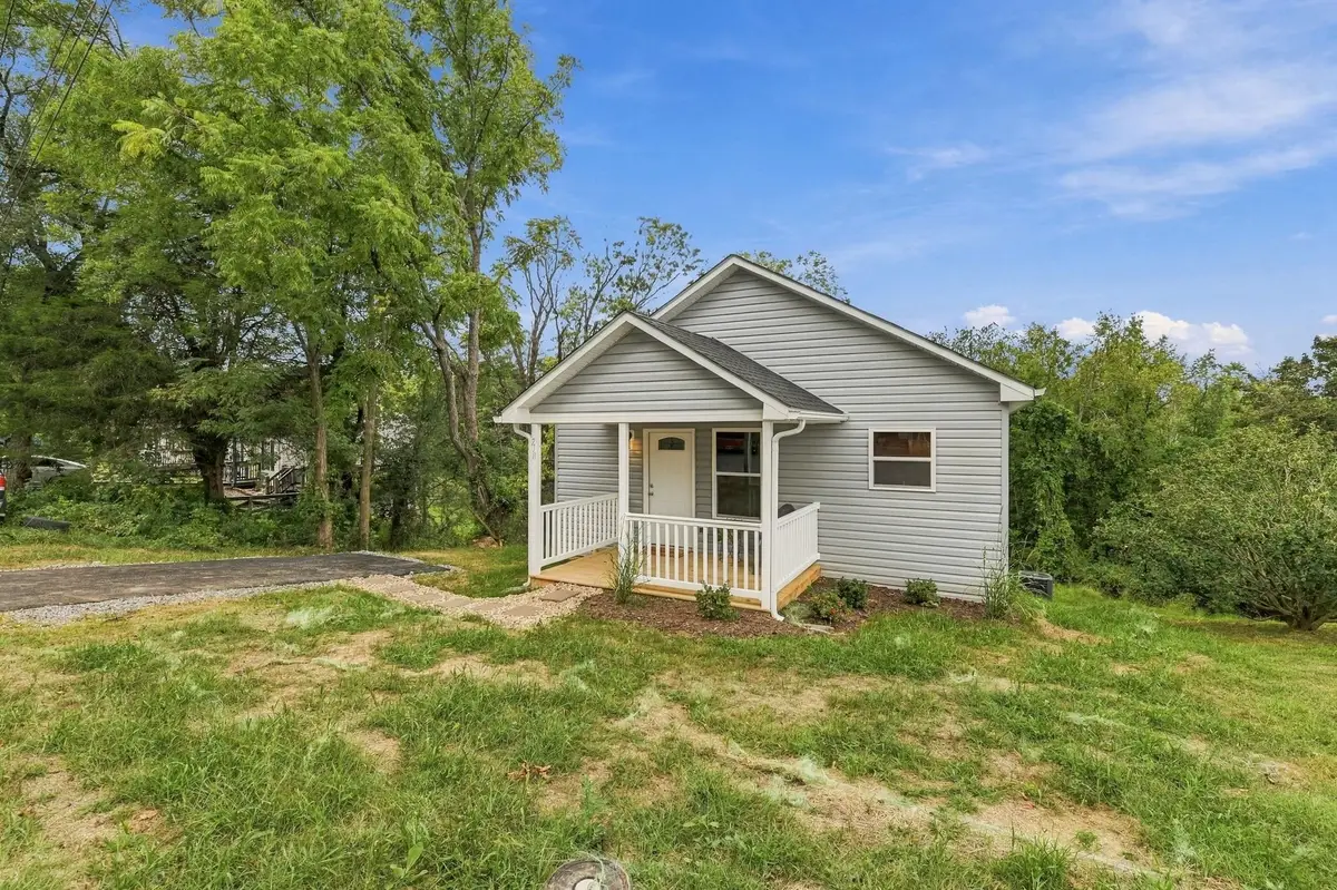 718 Mineola St, Staunton, VA 24401 - #1