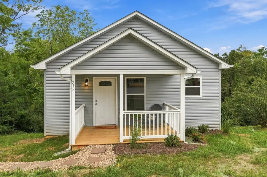 718 Mineola St, Staunton, VA 24401 - #2
