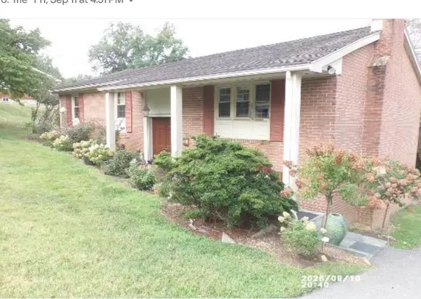 725 Ridgewood Rd, Waynesboro, VA 22980
