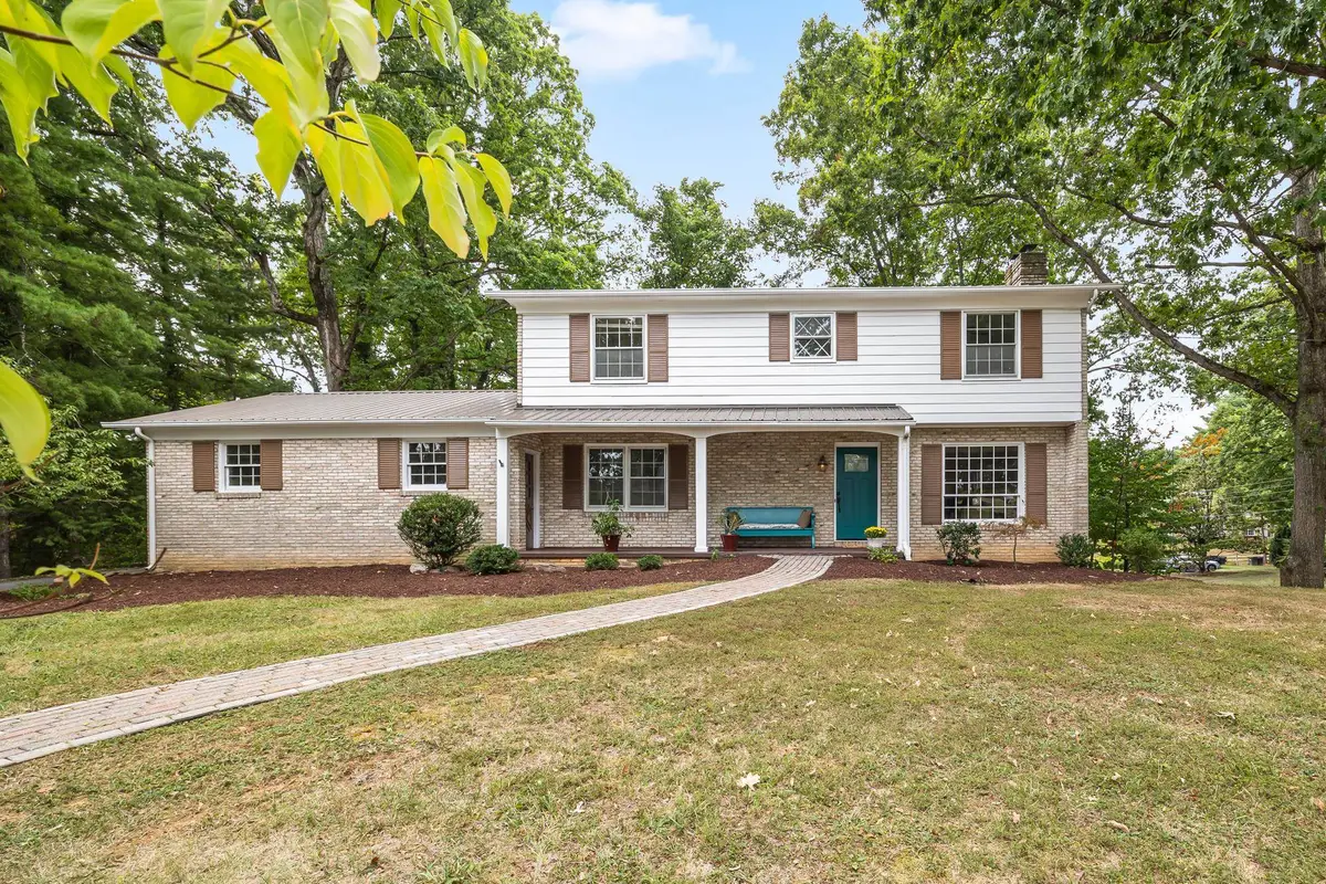 426 Windemere Dr, Staunton, VA 24401 - #1