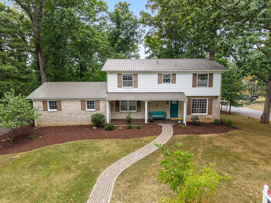 426 Windemere Dr, Staunton, VA 24401 - #2