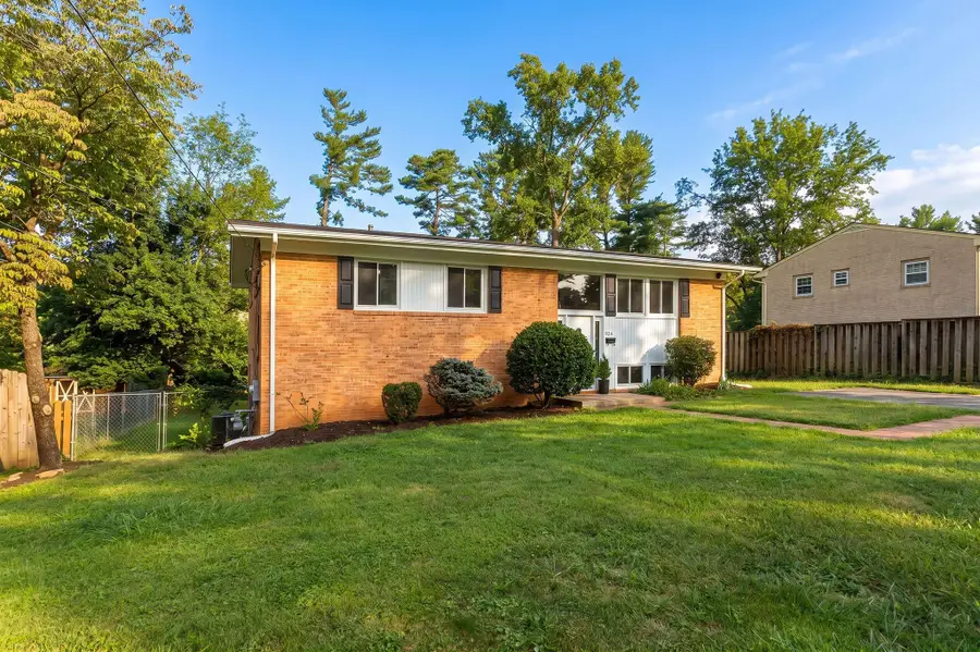 924 Washington Ave, Waynesboro, VA 22980 - #2