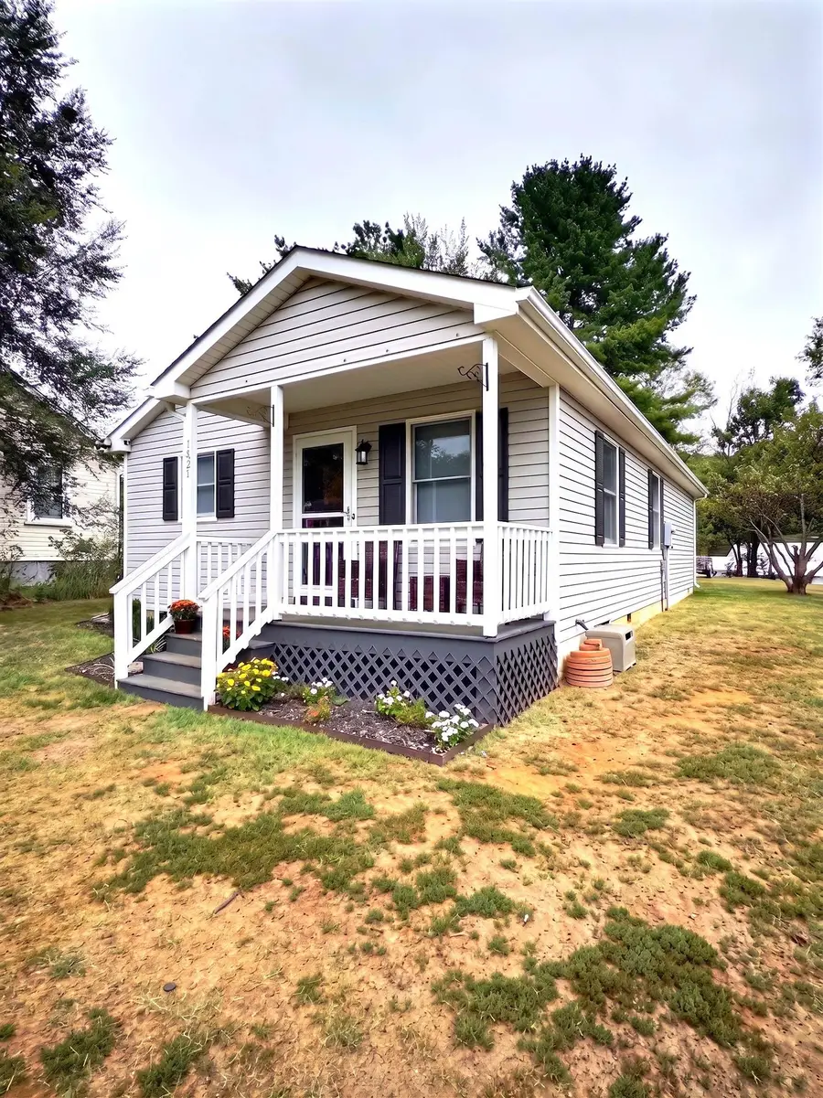 1821 Vinson St, Staunton, VA 24401 - #2
