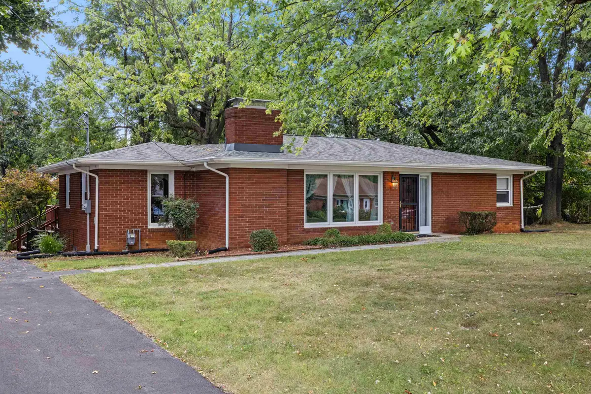 119 Greenwood Rd, Staunton, VA 24401 - #1