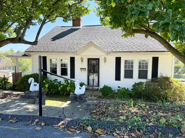 1902 First St, Staunton, VA 24401