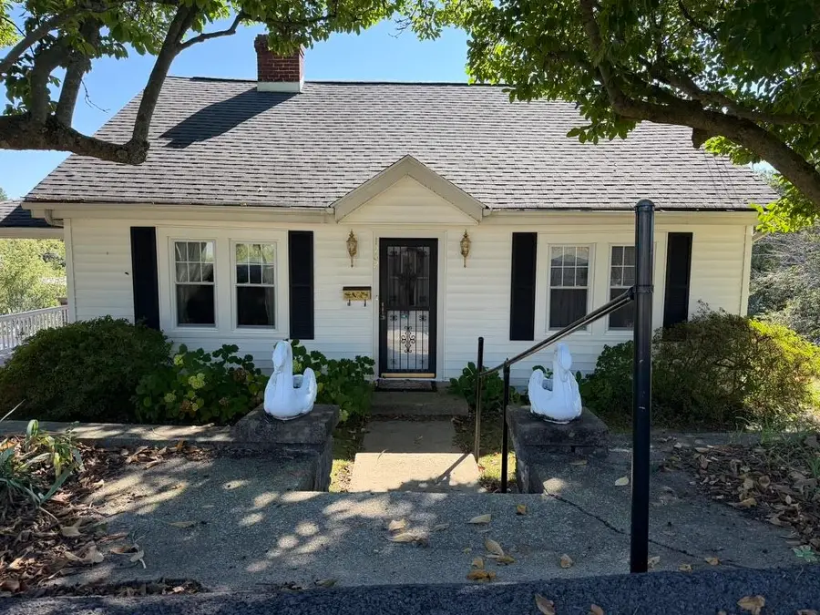 1902 First St, Staunton, VA 24401 - #2