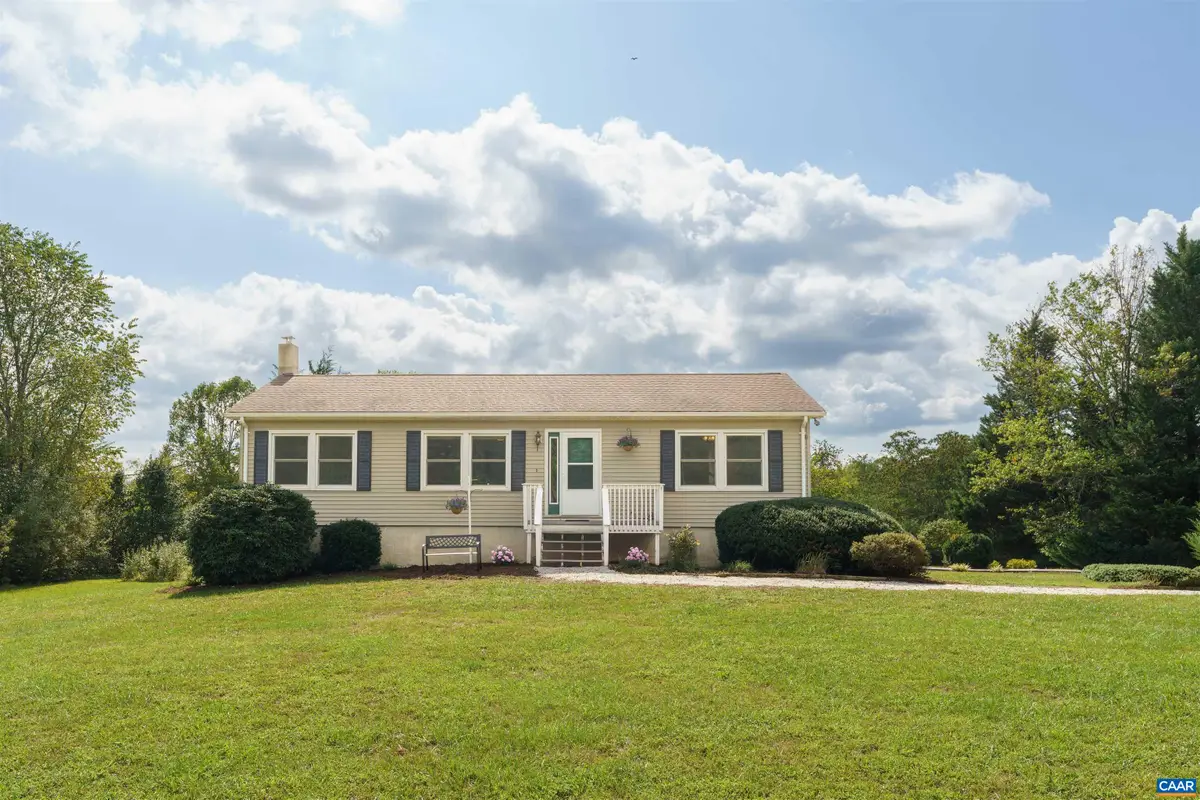 542 Branch Rd, Scottsville, VA 24590 - #1