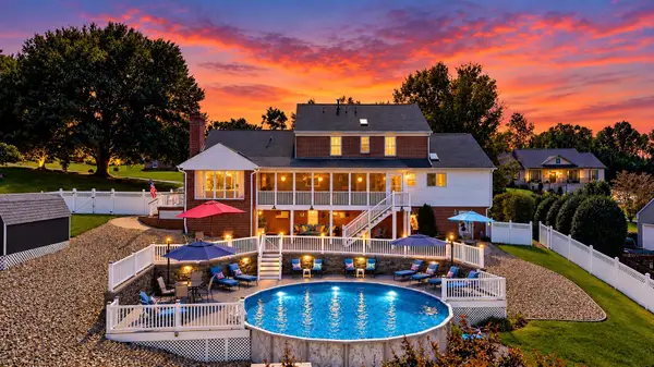 1636 Summit Dr, Waynesboro, VA 22980