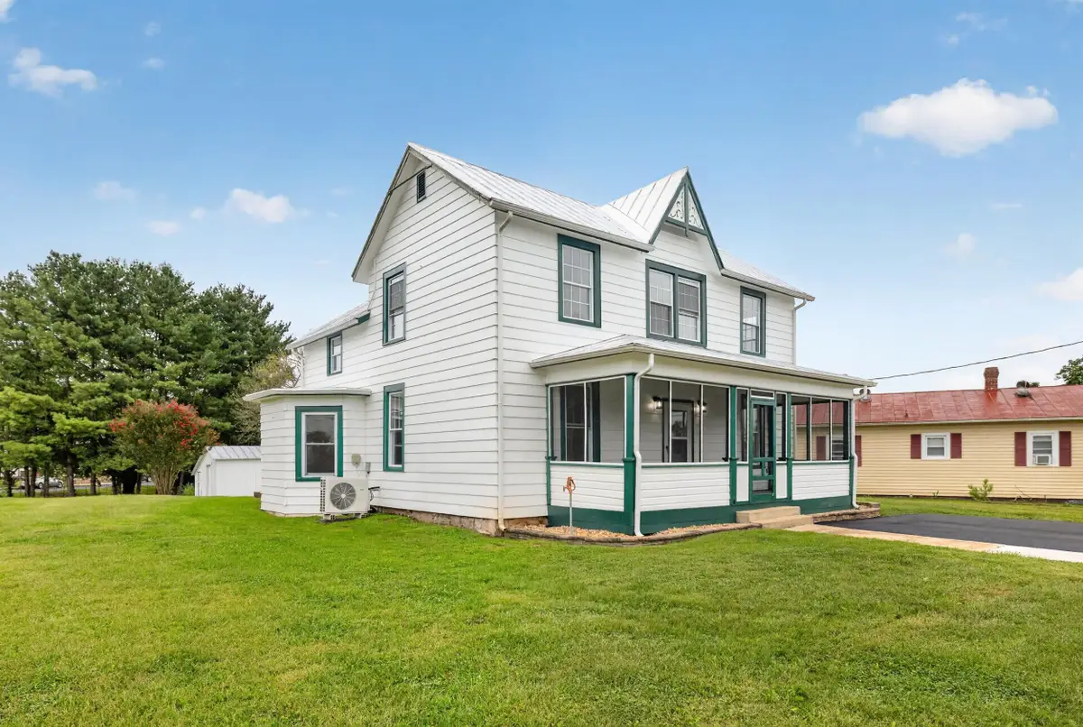 206 2nd St, Shenandoah, VA 22849 - #1