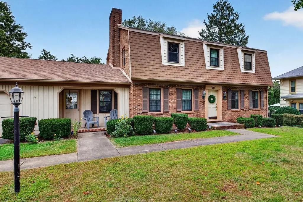 318 College Cir, Staunton, VA 24401 - #1