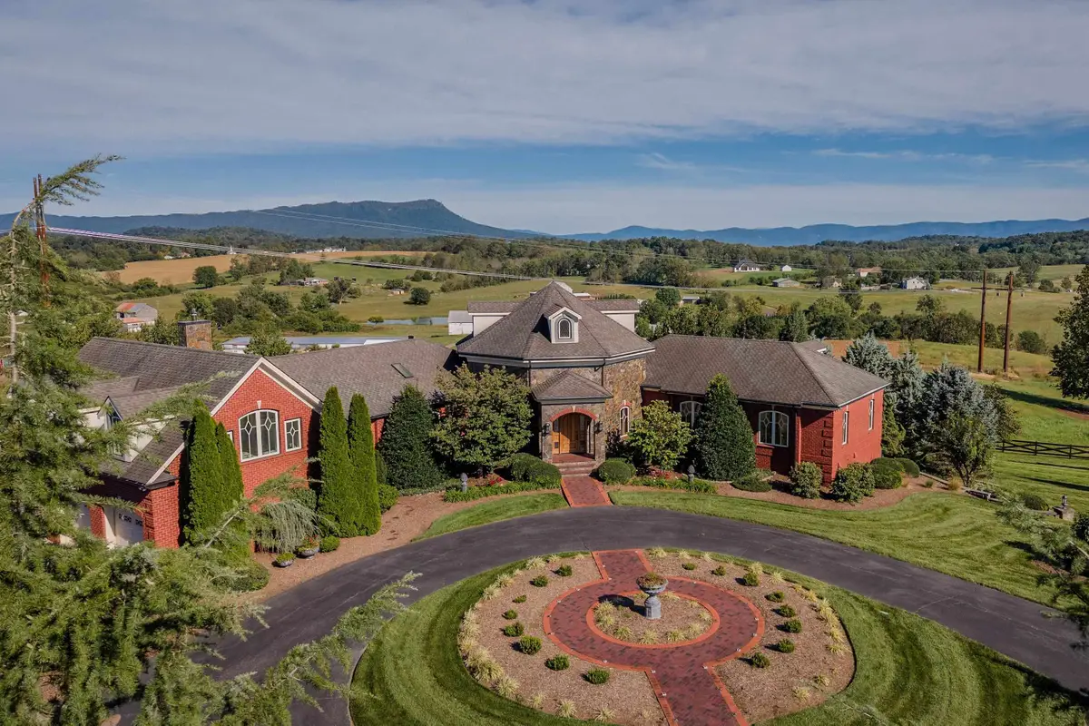 2655 Hillmeadow Dr, Ashby, VA 22801 - #1