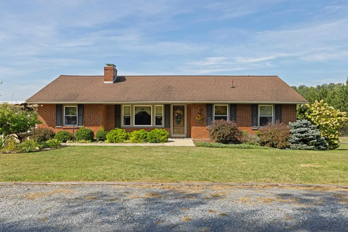 517 Old White Hill Rd, Stuarts Draft, VA 24477 - #1