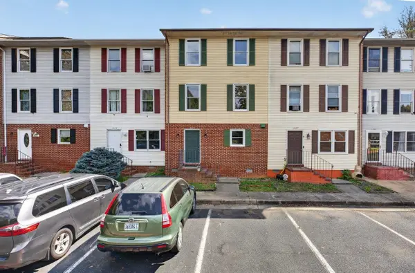 1425 Country Club Ct, Harrisonburg, VA 22802