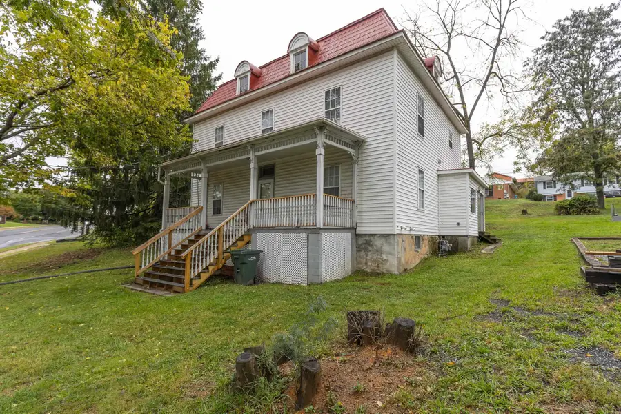 817 Grayson Ave, Waynesboro, VA 22980 - #2