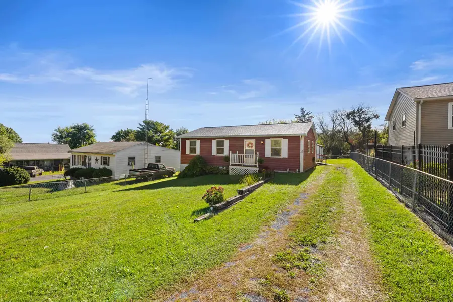 34 Augusta St, Verona, VA 24482 - #2