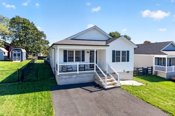 52 Church Hill Ln, Fishersville, VA 22939