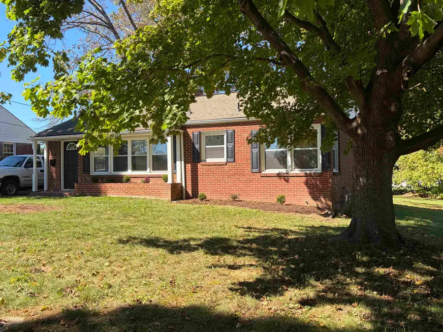 207 Skyland Ave, Waynesboro, VA 22980 - #2