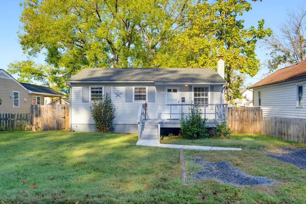 217 S Winchester Ave, Waynesboro, VA 22980 - #1
