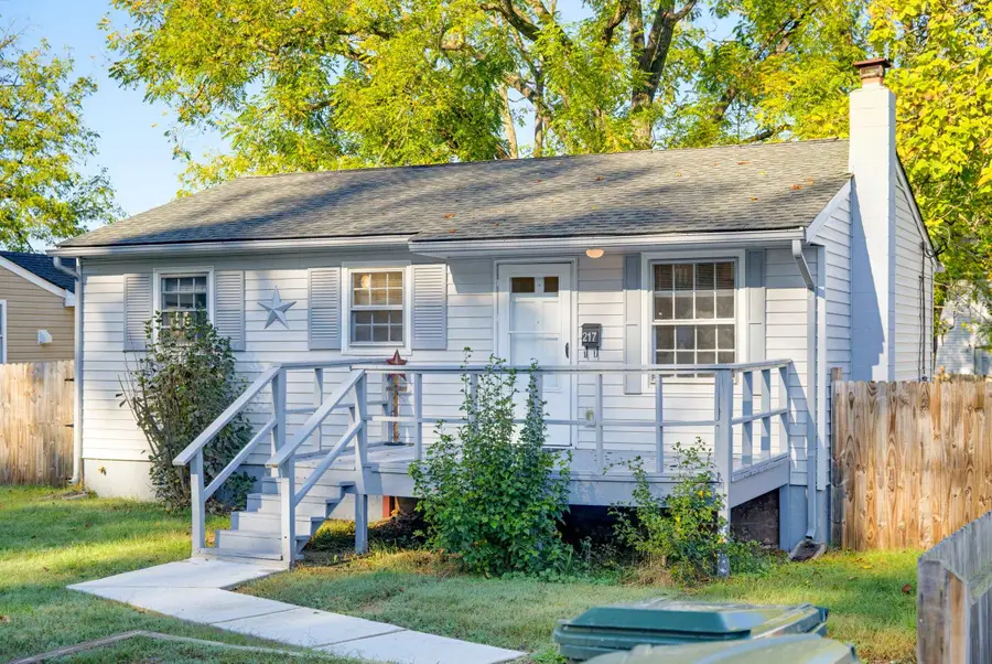 217 S Winchester Ave, Waynesboro, VA 22980 - #2
