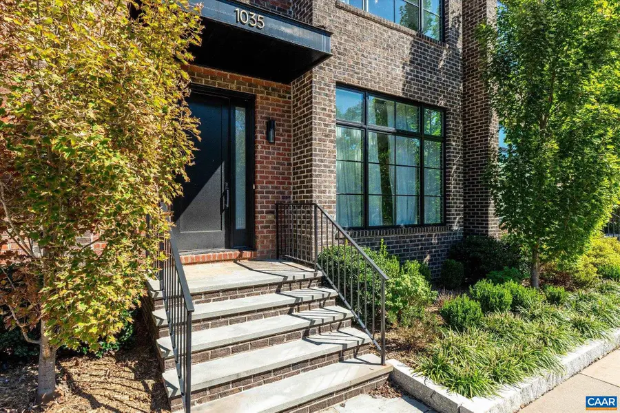 1035 E Water St, Charlottesville, VA 22902 - #2