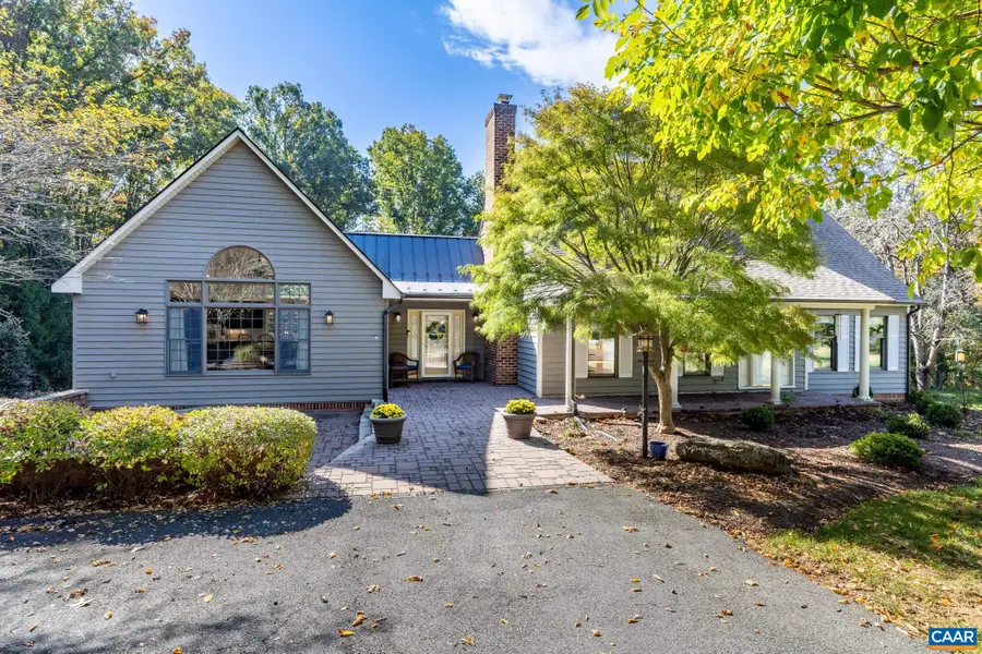 686 E F St, Elkton, VA 22827 - #2