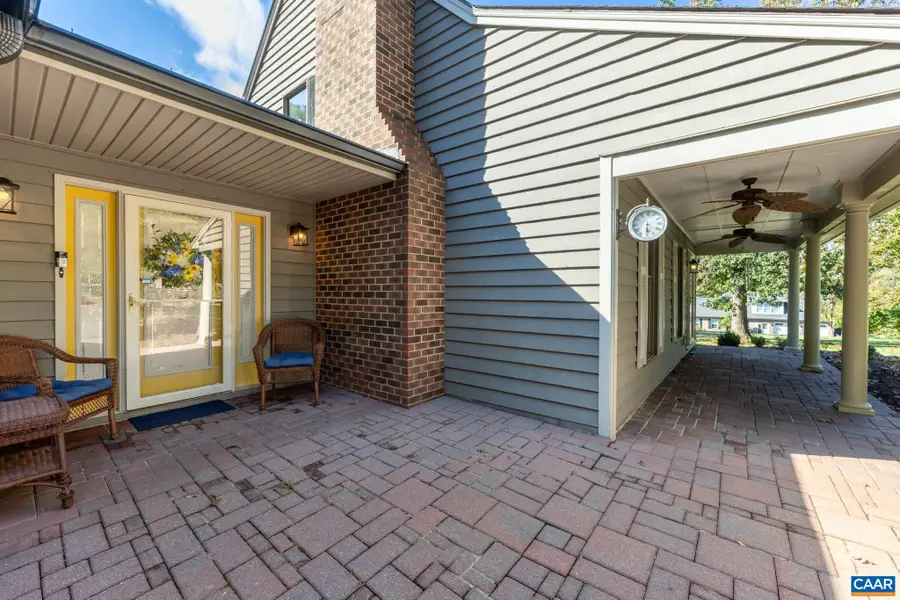 686 E F St, Elkton, VA 22827 - #3