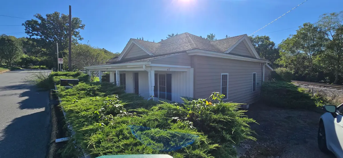 617 Western Rd, Waynesboro, VA 22980 - #1