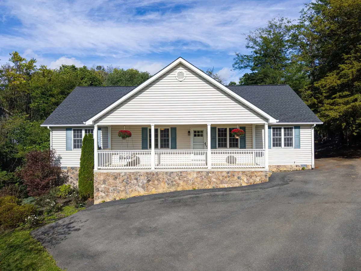 610 Cedar Ct, Woodstock, VA 22664 - #1