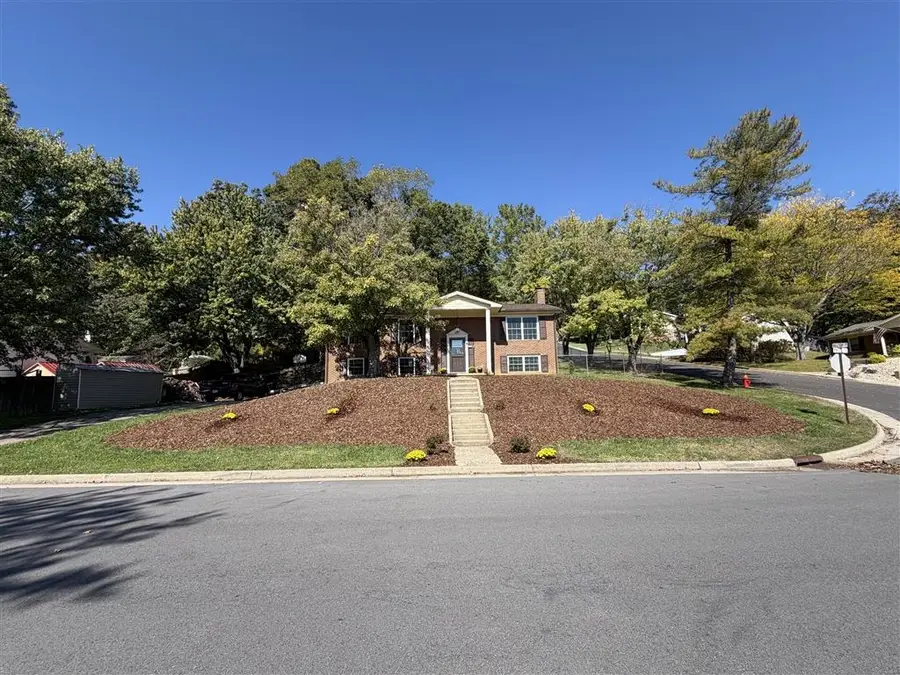 831 Paul St, Staunton, VA 24401 - #2