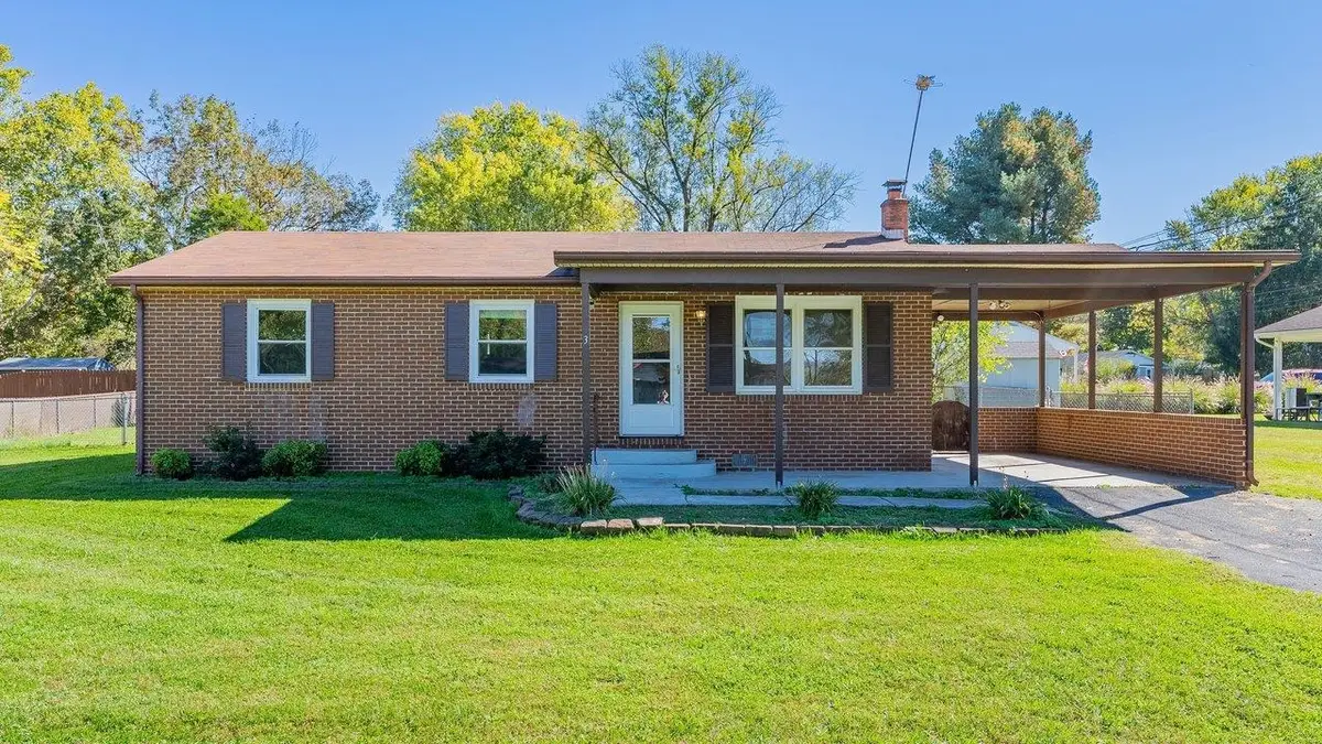 3 W Old Barn Rd, Luray, VA 22835 - #1