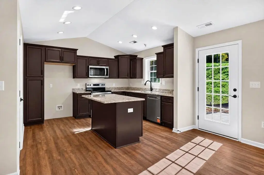 108 Brook Glen Ln, Staunton, VA 24401 - #1