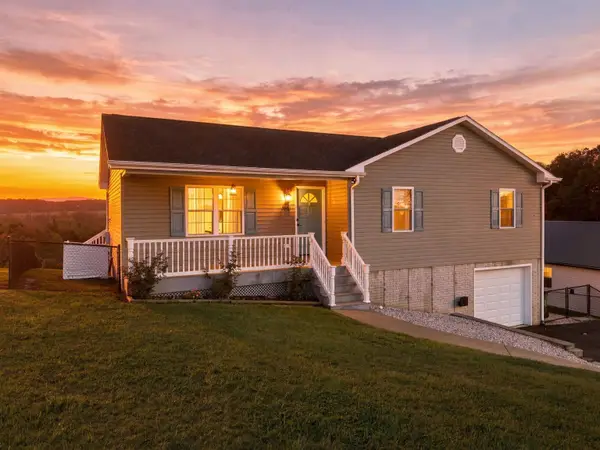 160 Greenview Dr, Staunton, VA 24401