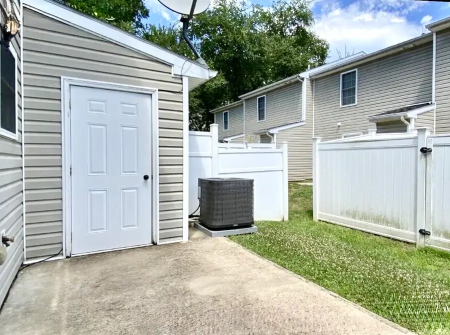 107 13th St, Grottoes, VA 24441 - #2