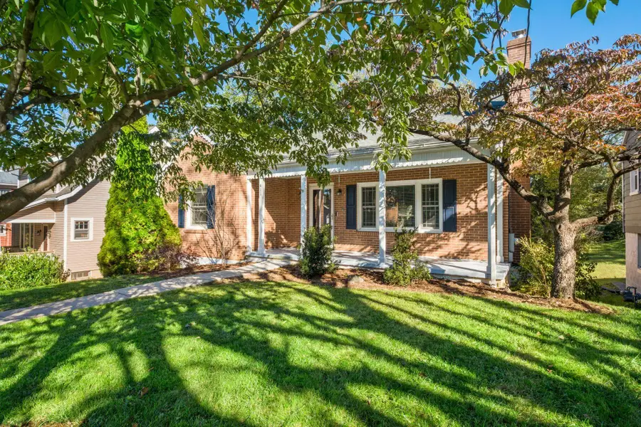 411 Hendren Ave, Staunton, VA 24401 - #2