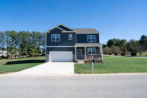 180 Waterfront Dr, Raphine, VA 24472