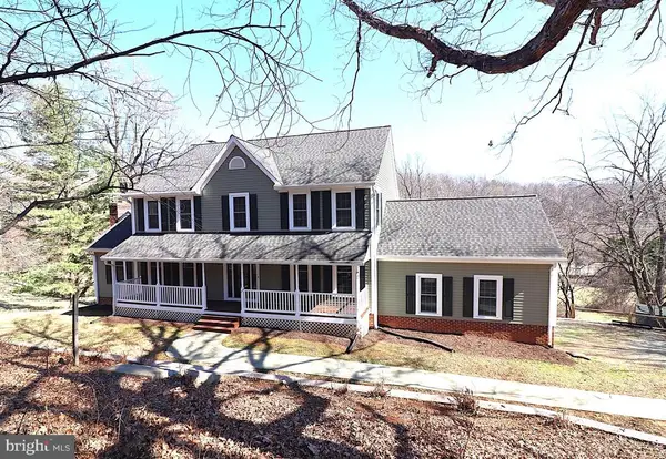 6885 Walnut Heights Dr, Warrenton, VA 20186