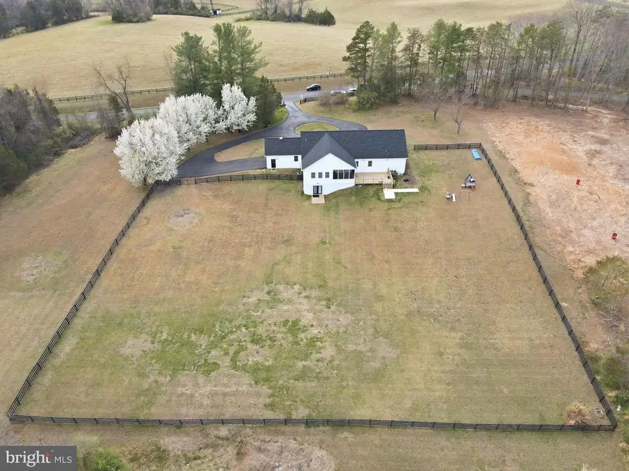 10292 Cliff Mills Rd, Marshall, VA 20115 - #2