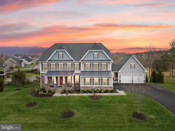 7765 Warrenton Chase Dr, Warrenton, VA 20187
