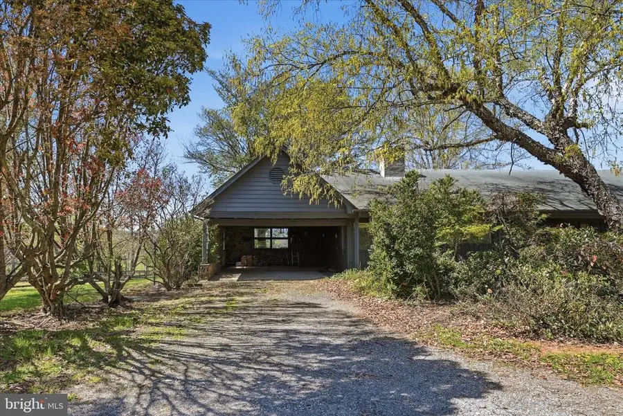 2517 Five Points Rd, Marshall, VA 20115 - #3