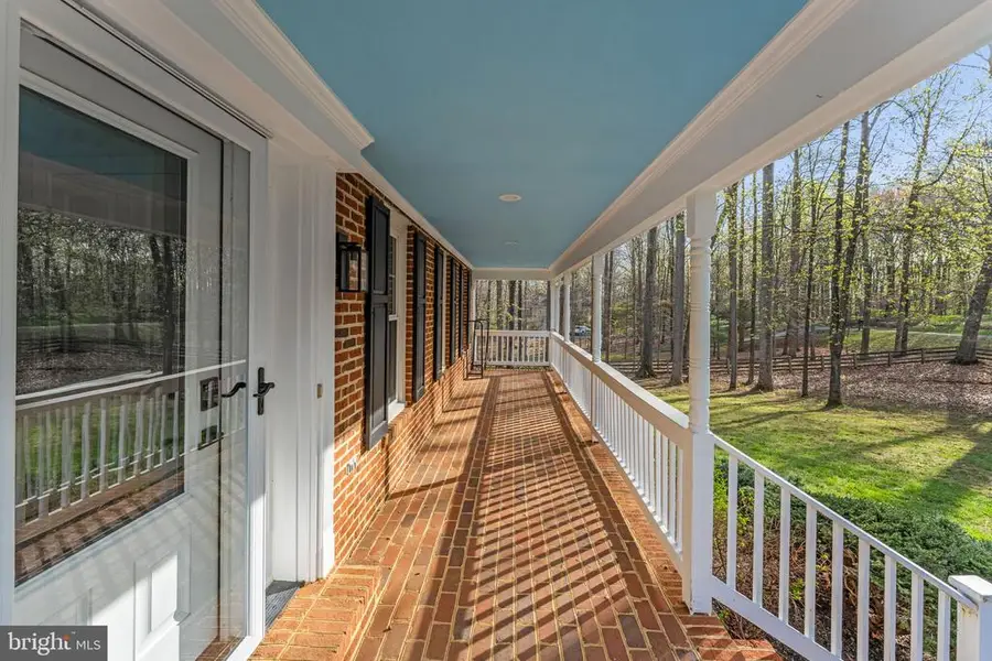 6026 Finchingfield Rd, Warrenton, VA 20187 - #3