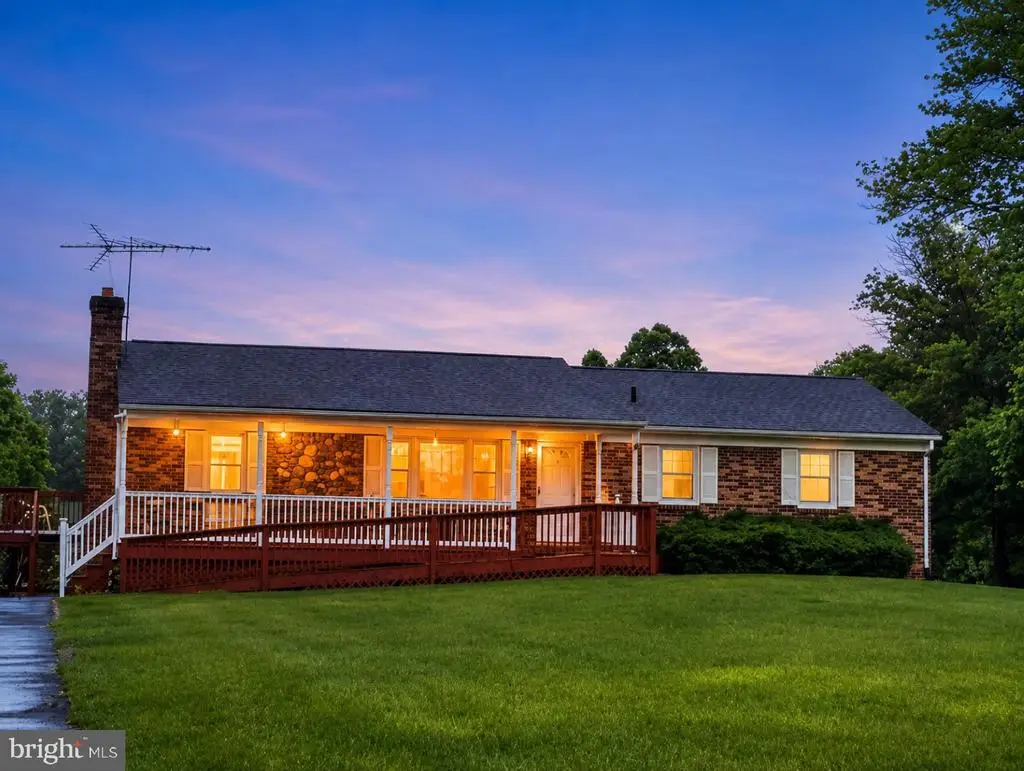 7087 Lakeview Dr, Warrenton, VA 20187 - #1