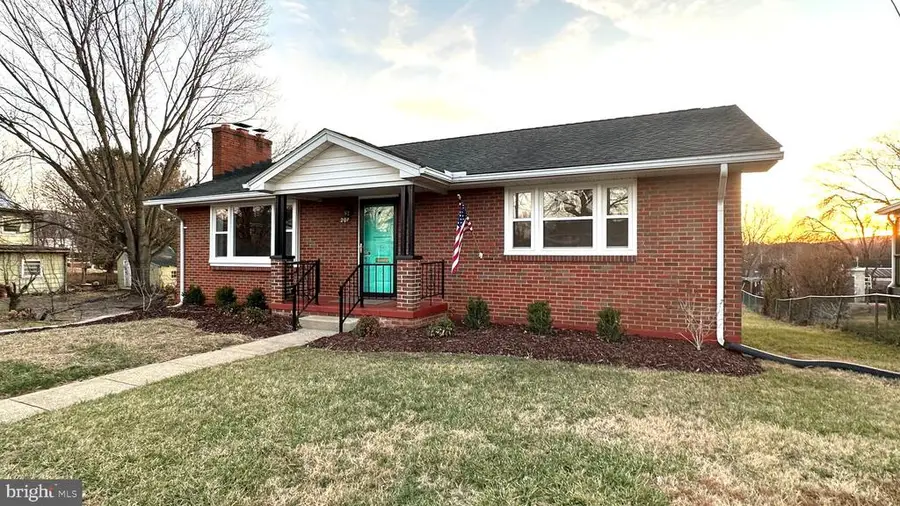 201 Woodland Ave, Luray, VA 22835 - #2